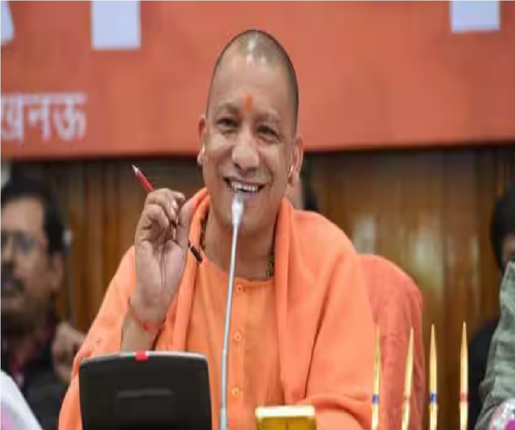 UP: CM की सुरक्षा में बड़ी चूक, RSS की बैठक में शामिल होने जा रहे थे